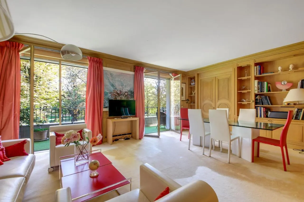 Exclusive 106 M2 With Terrace Avenue Raphael Apartment Paris