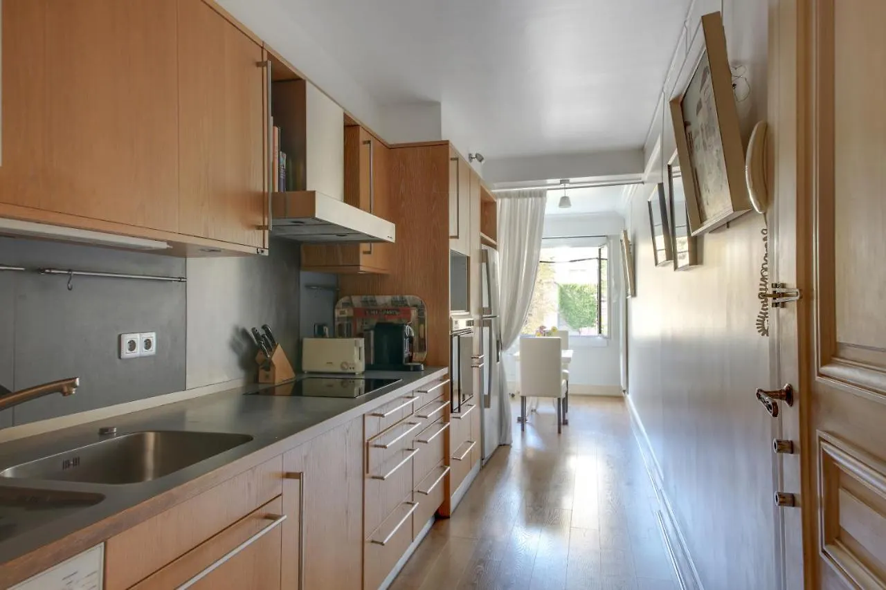 Exclusive 106 M2 With Terrace Avenue Raphael Apartment Paris
